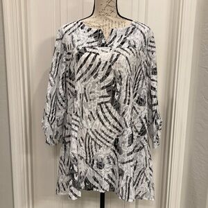 Yushi Abstract Black and White Women's Top 2X